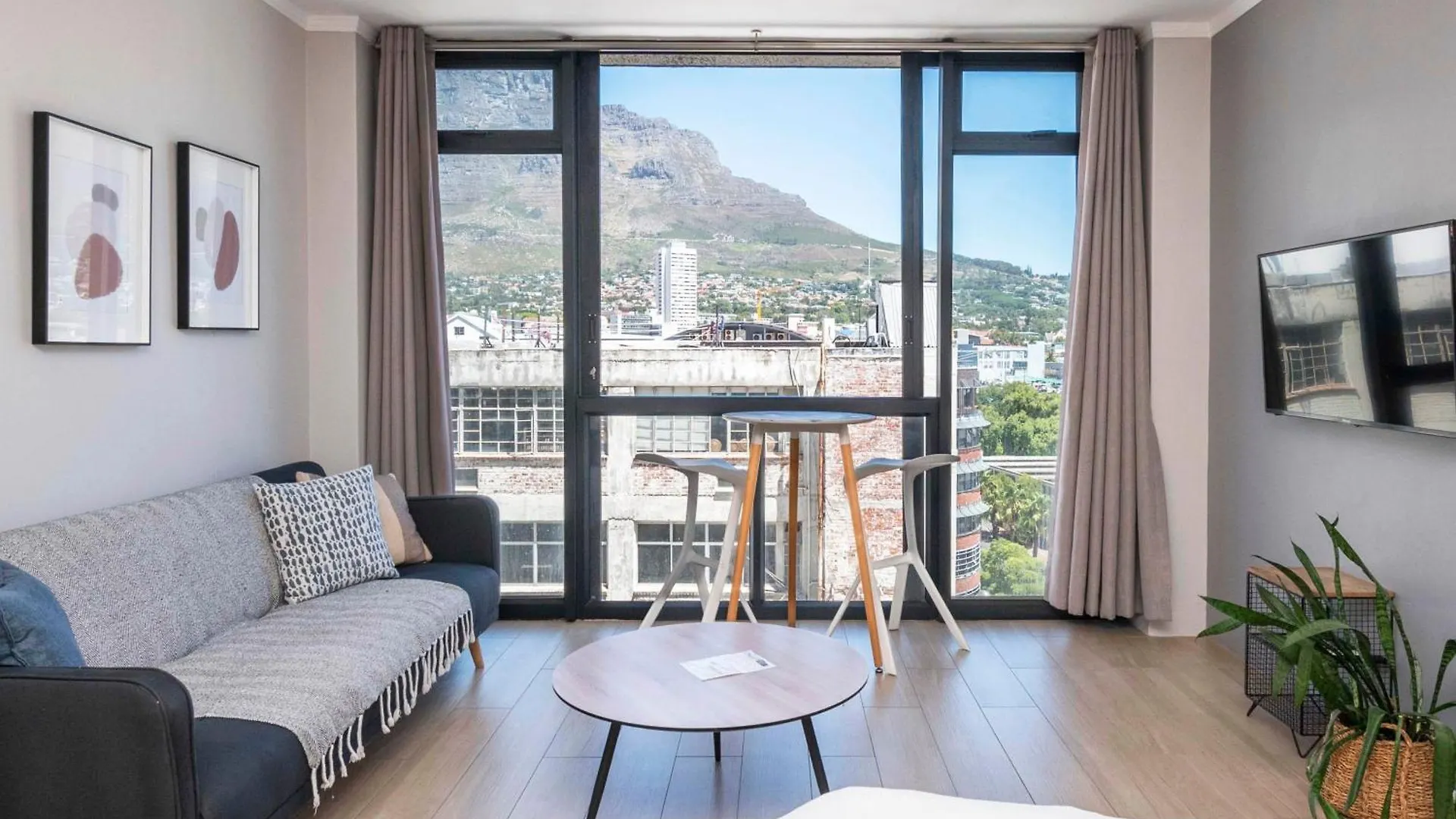 Central Apartments With Panoramic Table Mountain Views Kapstadt