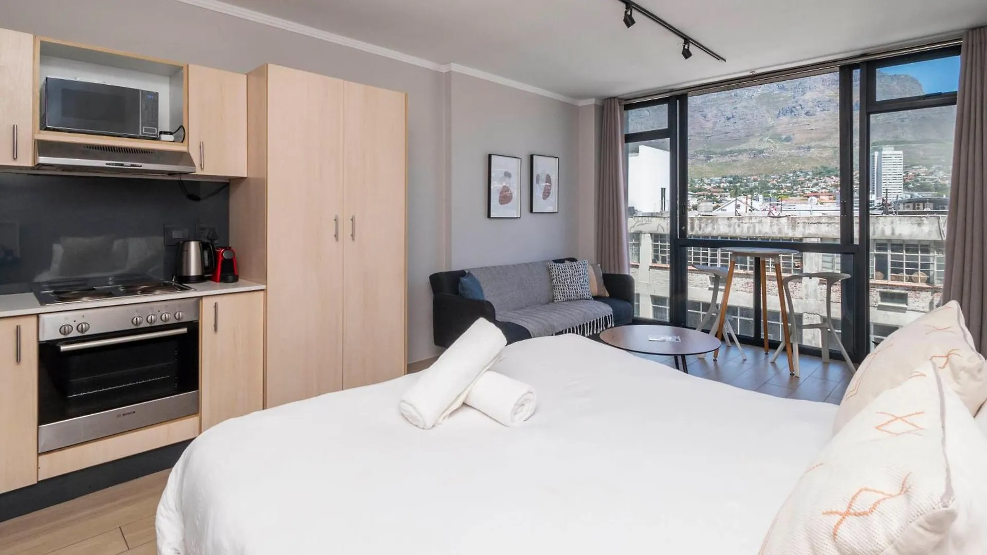 Central Apartments With Panoramic Table Mountain Views Kapstadt