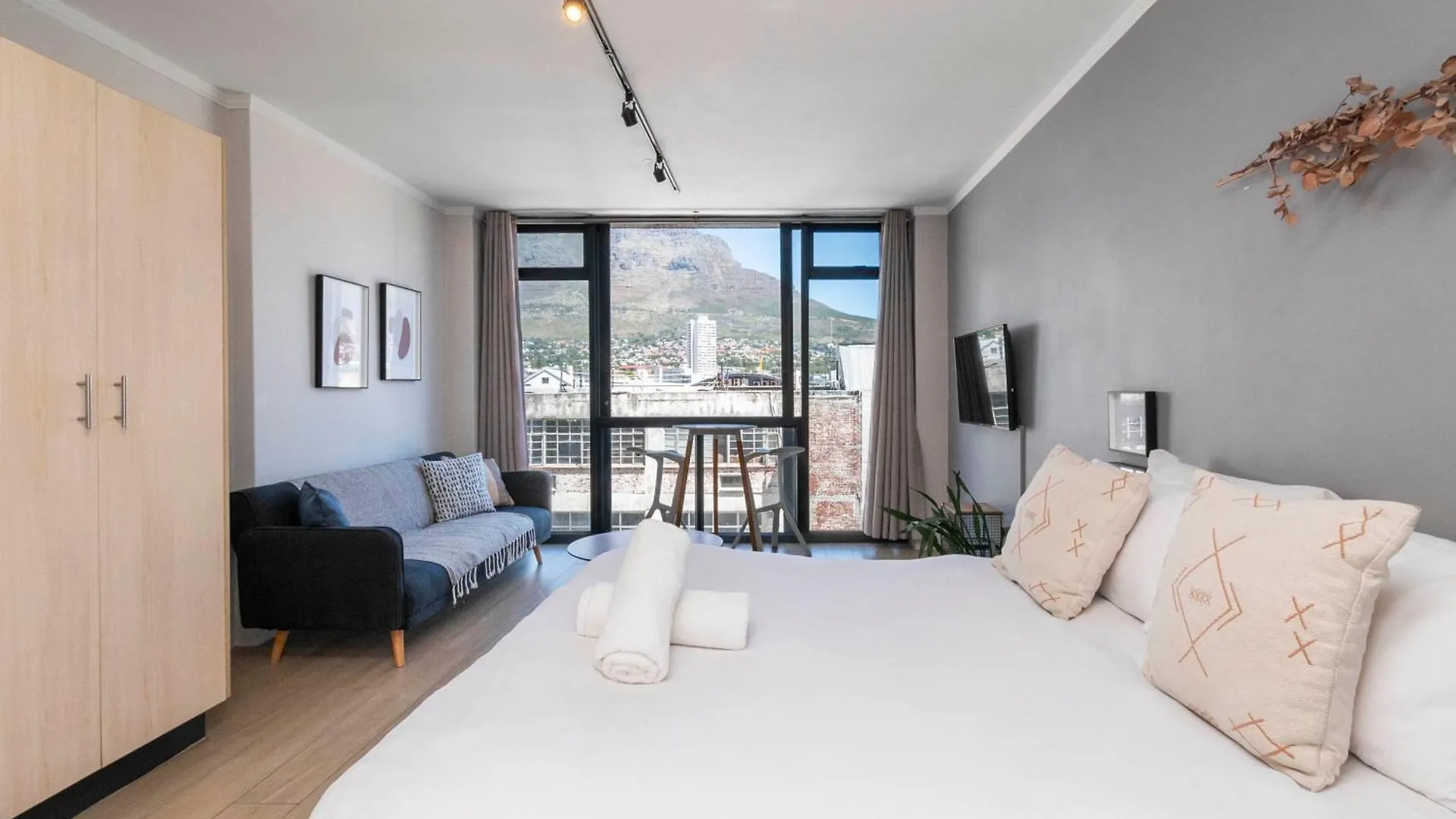 Central Apartments With Panoramic Table Mountain Views Kapstadt